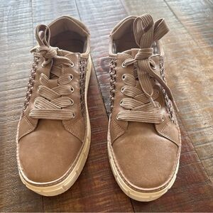 Vince Camuto Women's Reanu Woven Leather Sneaker Truffle Beige Light Brown 9M 40